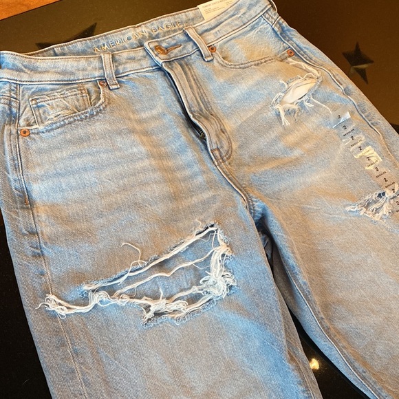 American Eagle Outfitters Aged Blue Traveler Distressed Mom Jeans - Picture 3 of 10